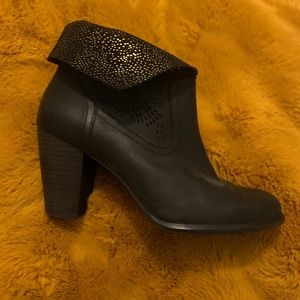 Ugg Thames Perforated Seaweed Ankle Bootie boot Black and Gold